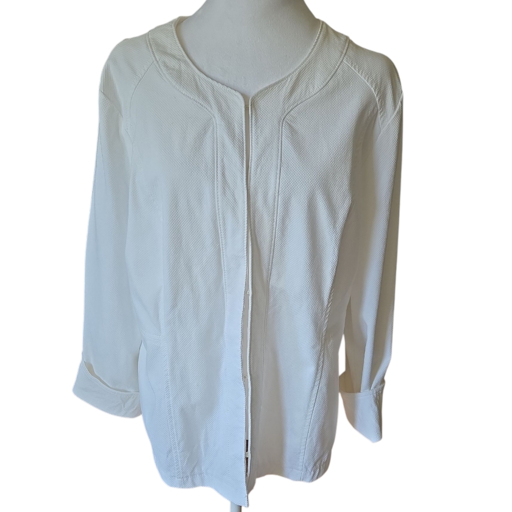 Chico's White Textured Jacket With Eyehook Closure